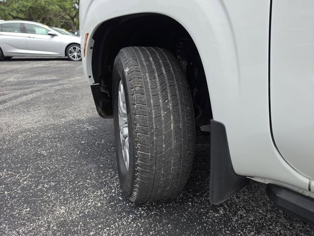 2024 Nissan Frontier SV