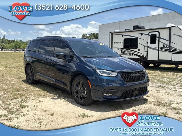 2022 Chrysler Pacifica Touring L's photo