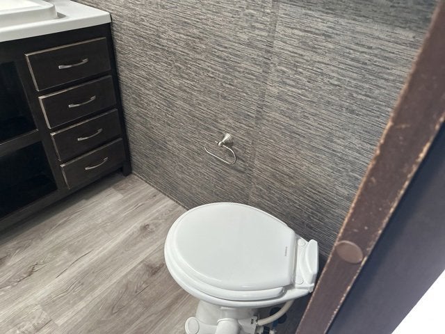 2020 CEDAR CREEK CRT40CFK2 Base