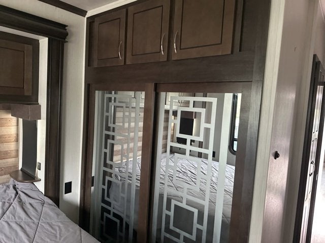 2020 CEDAR CREEK CRT40CFK2 Base