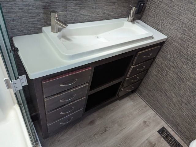 2020 CEDAR CREEK CRT40CFK2 Base