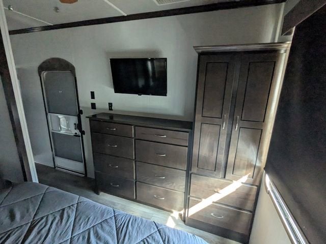 2020 CEDAR CREEK CRT40CFK2 Base