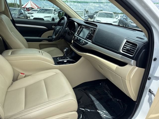 2019 Toyota Highlander SE