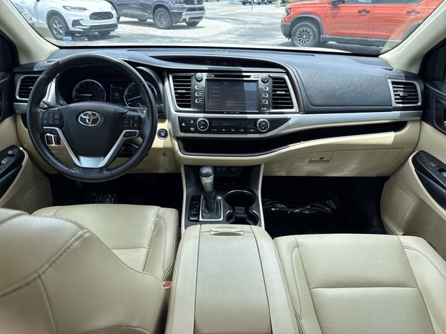 2019 Toyota Highlander SE