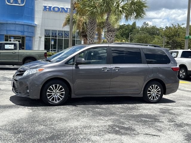 2020 Toyota Sienna XLE Auto Access Seat