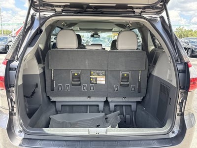 2020 Toyota Sienna XLE Auto Access Seat