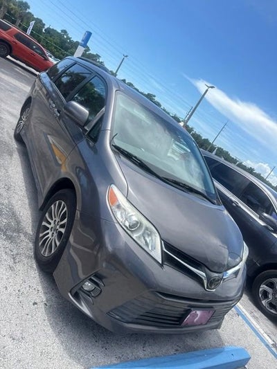 2020 Toyota Sienna XLE Auto Access Seat