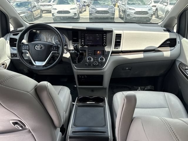 2020 Toyota Sienna XLE Auto Access Seat