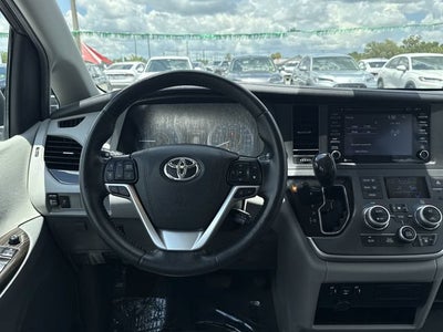 2020 Toyota Sienna XLE Auto Access Seat