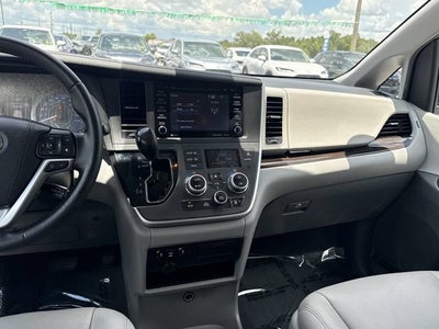 2020 Toyota Sienna XLE Auto Access Seat