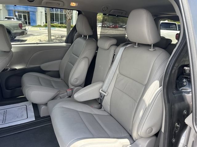 2020 Toyota Sienna XLE Auto Access Seat