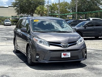 2020 Toyota Sienna XLE Auto Access Seat