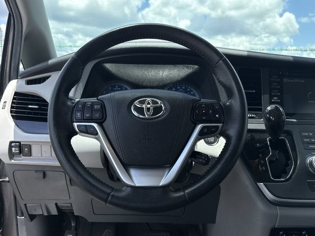2020 Toyota Sienna XLE Auto Access Seat