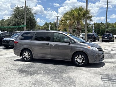 2020 Toyota Sienna XLE Auto Access Seat