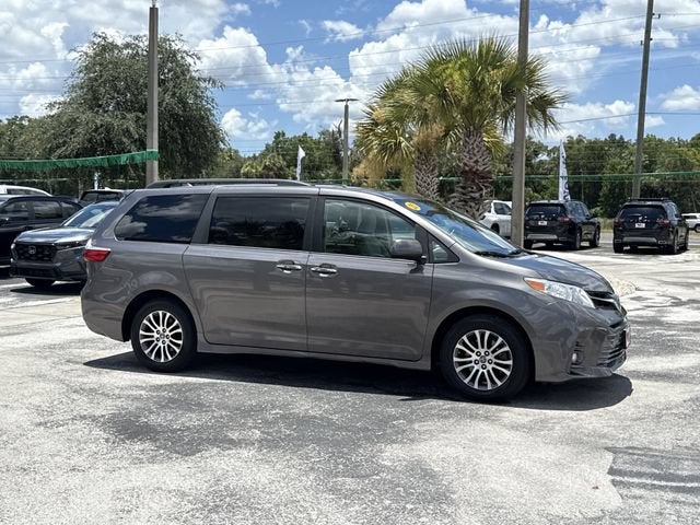 2020 Toyota Sienna XLE Auto Access Seat