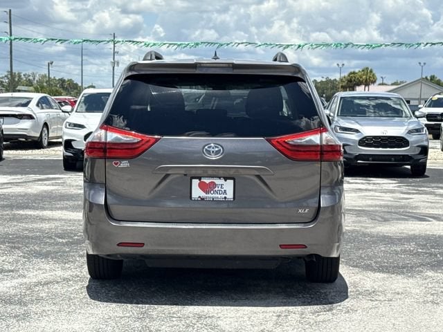 2020 Toyota Sienna XLE Auto Access Seat