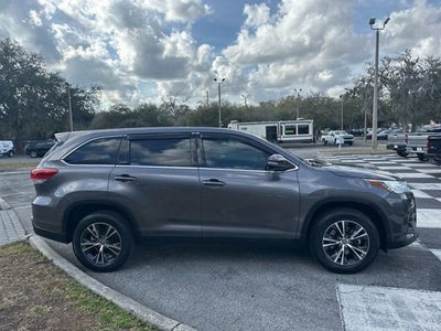 2019 Toyota Highlander LE